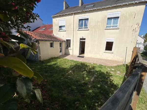 Idéal activité libérale, investisseur ou première acquisition - Appartement T2 - 46 m² - Rez de jard