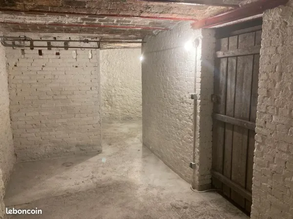 Cave 20m2 métro Saint-Fargeau