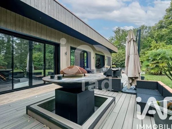Maison 8 pièces 260 m²