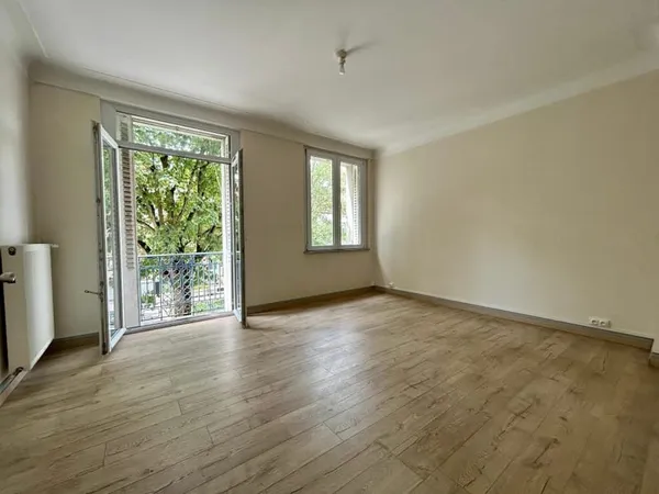 EXCLU - Très bel F3 de 67 m2 avec cave - quartier Sablon/Gare