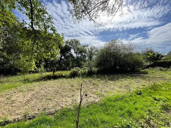 Terrain 818 m²