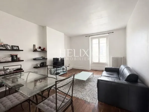 Bel appartement traversant 2 pièces beaux volumes à 5 mn du RER A Saint Germain en en Laye