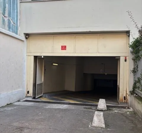 Location d'un parking/box 9m2