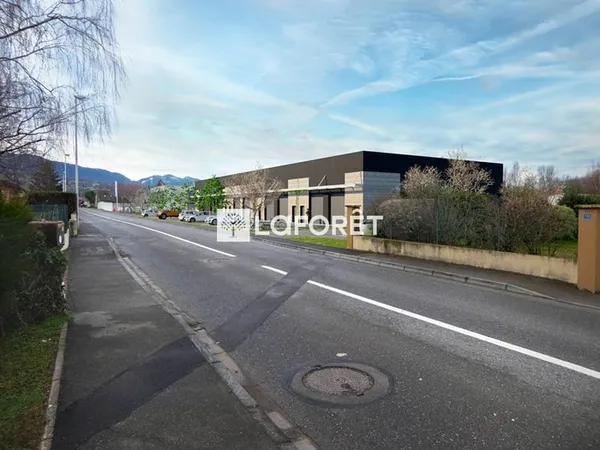 Local 92 m² à Usage d'entrepôt + 2 Parking
