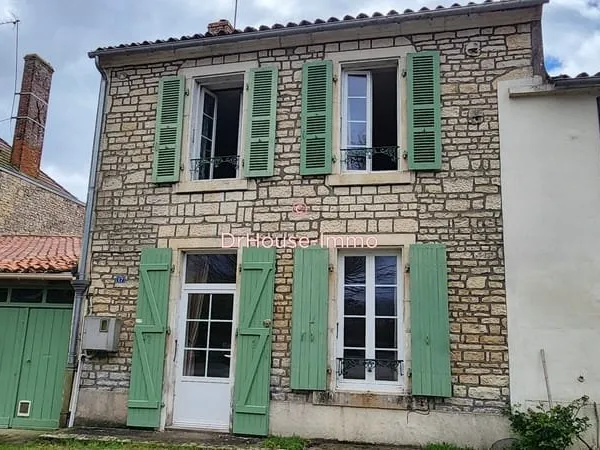 Maison de ville meublée 3 chambres à louer .