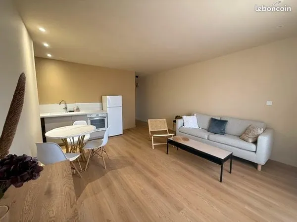 À LOUER : Appartement T2 de 43 m² Entièrement Rénové et Meublé