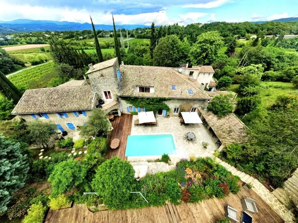 DOMAINE D'EXCEPTION DU XIIIe SIÈCLE UN LIEU UNIQUE AUX MUL