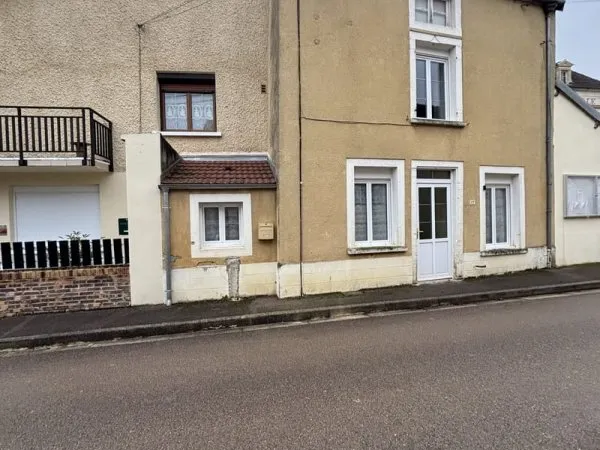 Maison rénovée (92 m2) avec terrain et appentis , proche de
