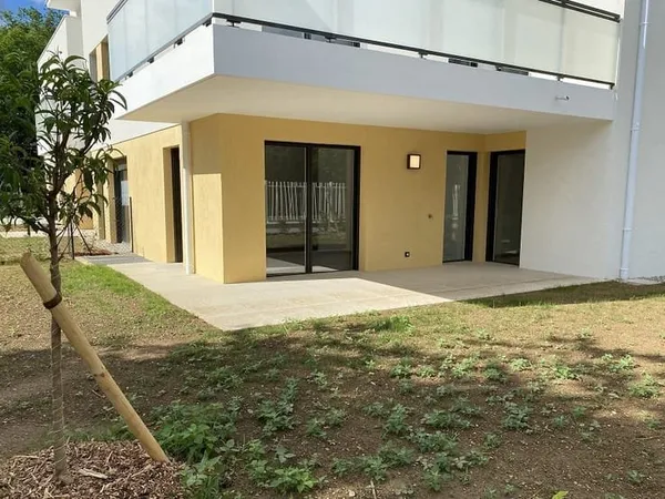 Appartement T2 avec jardin // Charbonnières-les-bains