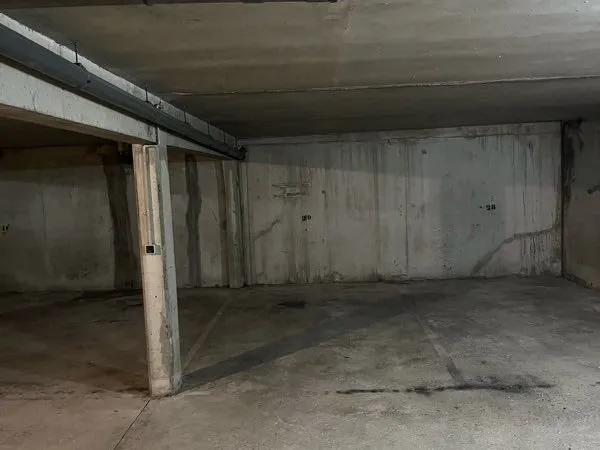 Rare : place de parking sécurisée proche gare et centre-ville (5 min à pied)