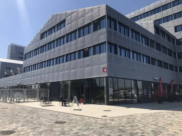 Local commercial 1028 m²