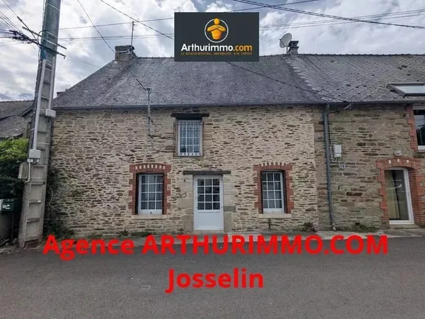 GUILLAC, A 5 MN DE JOSSELIN, MAISON VIE DE PLAIN PIED 2 CHAMBRES AVEC TERR. 240 M²