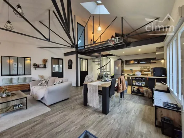 Loft industriel rénové de 83 m² – Volumes, lumière et caractère