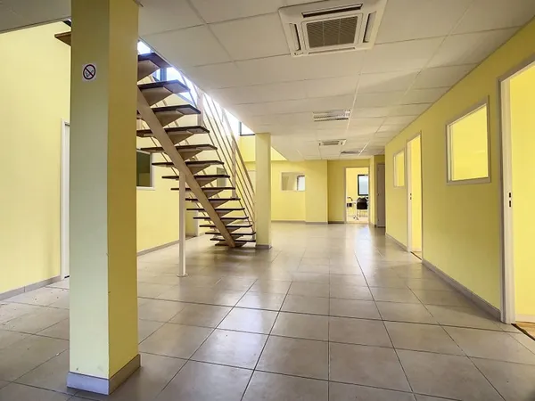Bureaux 20 pièces 300 m²