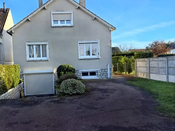 Pannes Sainte-Catherine - Maison sur sous-sol total avec beau potentiel