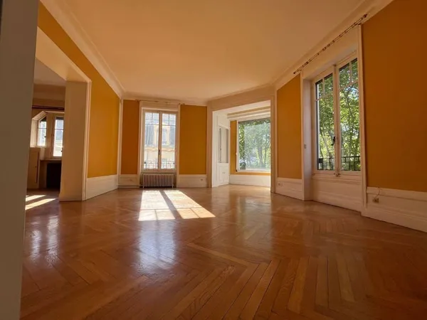 Appartement 6 pièces 180 m²