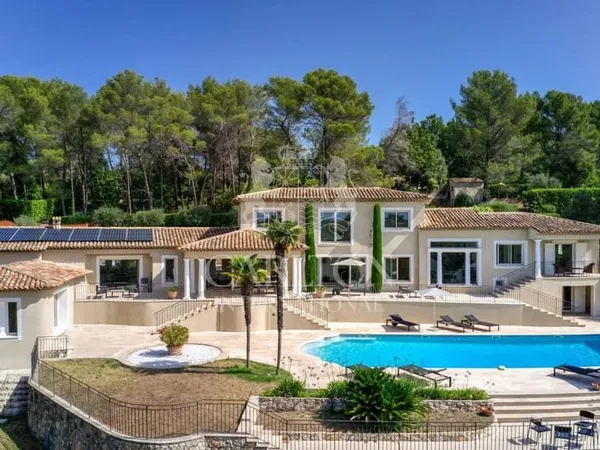 LE ROURET - PROCHE VALBONNE - VILLA ENTIEREMENT ECOLOGIQUE AUX VOLUMES EXCEPTIONNELS