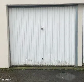Croisé Laroche Garage box fermé individuel avec électricité