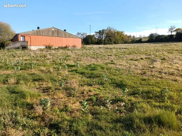 Terrains et bâtiment agricole