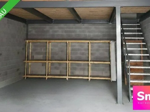 Entrepôt 110 m²
