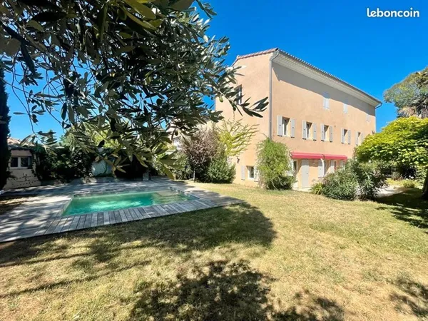 Immeuble 15 pièces 350 m²