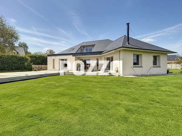 A Vendre - Maison de 217m2 située à 8 mn d'Avranches, piscine, vue Mont Saint Michel.