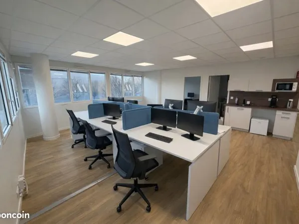 Saint-Malo - Bureaux 140 m² rénovés, meublés et équipés - 4 parkings