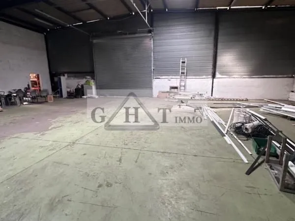 Local industriel 900 m²