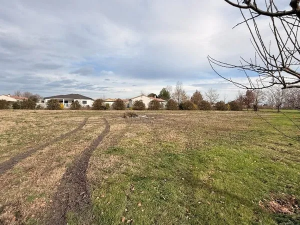 Terrain 1411 m²
