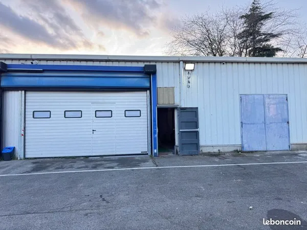 Local 130m2 à louer Morangis