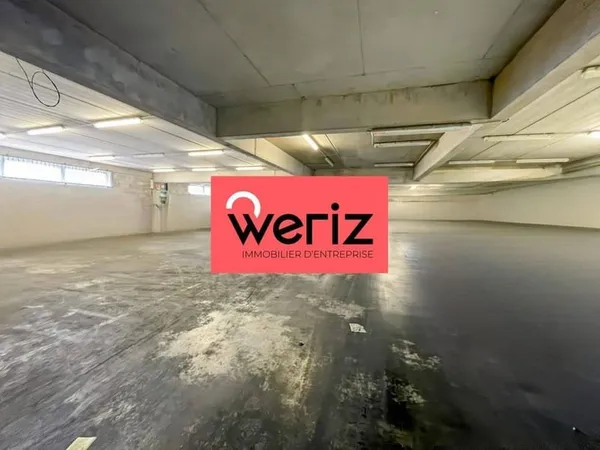 Entrepôt 2100 m²