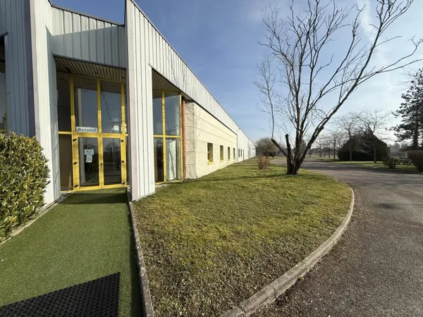 Local professionnel 6020 m²
