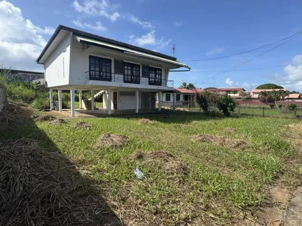 À Cayenne, maison à acheter RESIDENCE PRINCIPALE OU INVESTIS