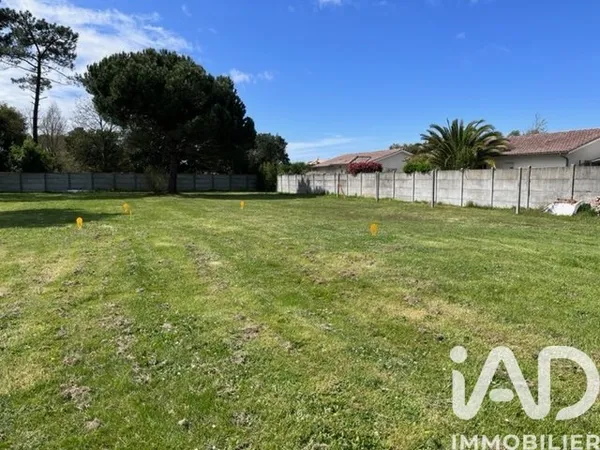 Terrain 700 m²