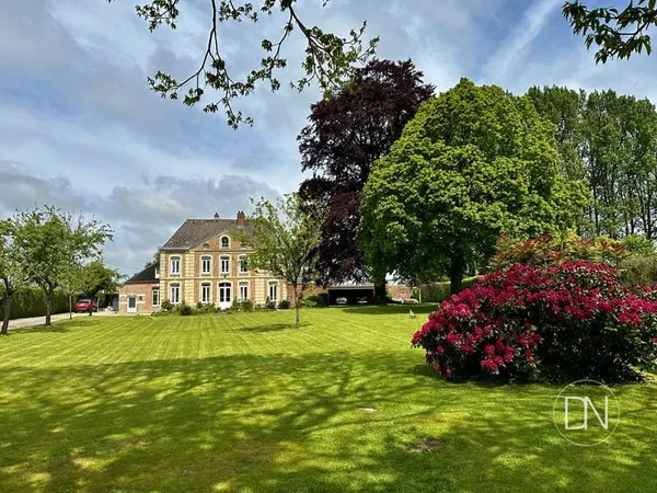 Maison de Maitre sur 3.400 m2 de jardin, Saint-Romain-de-Col