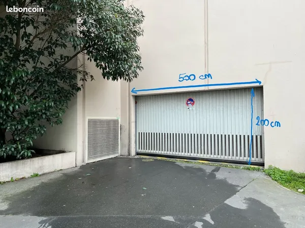 Parking 23m² couvert fermé sécurisé centre ville
