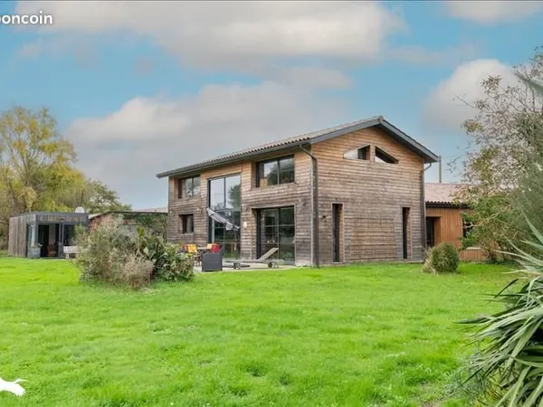 Maison 5 pièces 220 m²