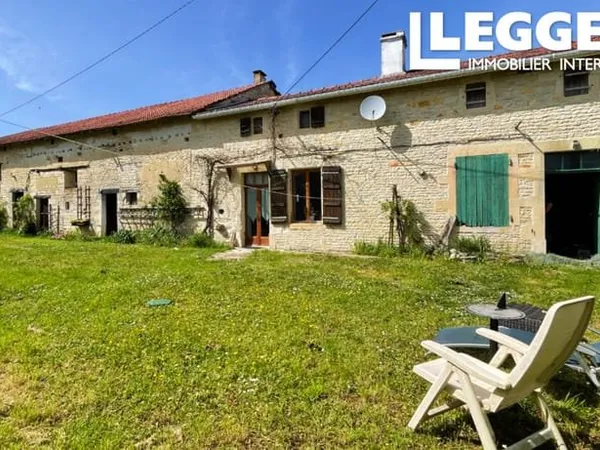 Propriété rurale avec 2 maisons, une troisième maison à finir de rénover, plusieurs dépendances et u
