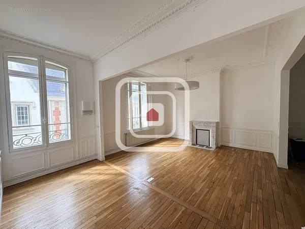 Mairie-forum appartement t4 de 108.8m² avec stationnement