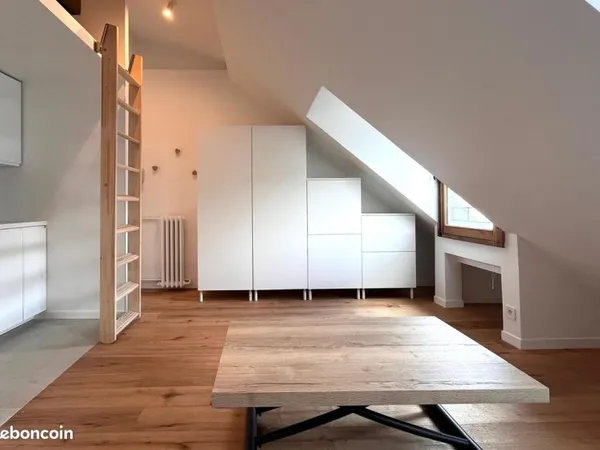 Studio dernier étage + annexe