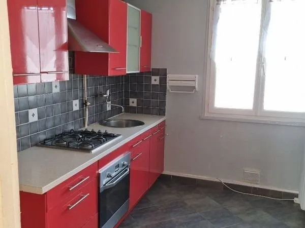 Beauvais - résidence Bellevue : T3/T4 traversant 65m², balcon, cavé, parking