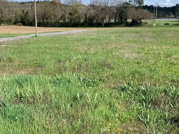 Beau terrain à bâtir de 800 m² - à 2 min de Pugnac