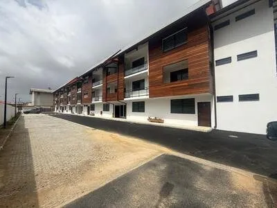 À louer - Studio avec jardin et place de parking privée