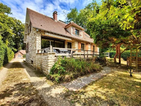 Vente exceptionnelle : 2 maisons rénovées en lisère de forêt à Thoiry au calme absolu !