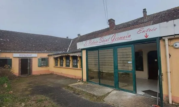 MAINTENON 10 mn Ensemble immobilier à rénover