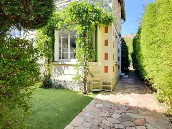 Très jolie maison de ville proche de la mer - Jardin - 2 chambres