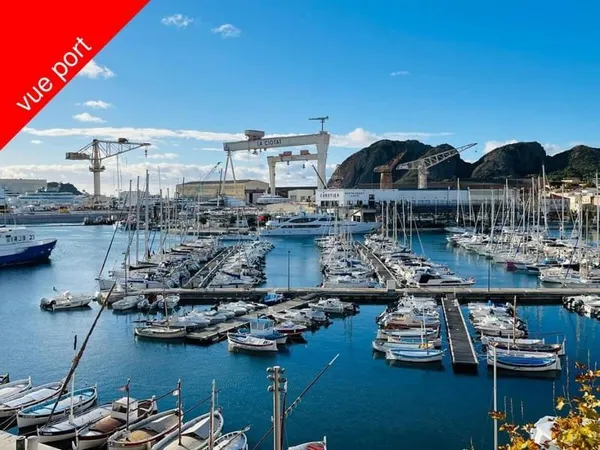 T2 RARE 1ere ligne sur le port de La Ciotat - Vue exceptionnell