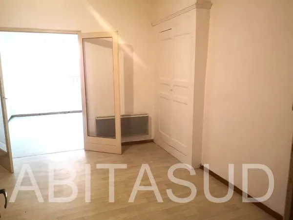 REALMONT Centre-ville Beau Studio-T2 de 40 m²