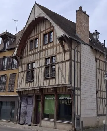 Boutique commerciale 35m2 + sous sol