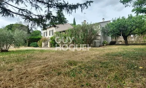Carpentras (quartier recherché) - Maison 5 pièces de 130 m² - Jardin - Garage - Terrain constructibl
